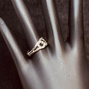 Avon Silver Tone And Faux Marcasite Ring Sz 6 (R309)